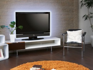 inakustik ledkit 300x225 Mit LED Bändern die Wohnung oder den Fernseher verschönern