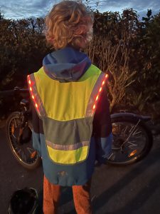 DN DENNOV Warnweste, LED Reflektierende Weste Fahrrad Leuchtweste Höhere  Sichtbarkeit Einstellbare Fahrradweste Laufweste mit Beleuchtung und  Reflektorband für Joggen, Laufen oder Radfahren - Swiss Cycles