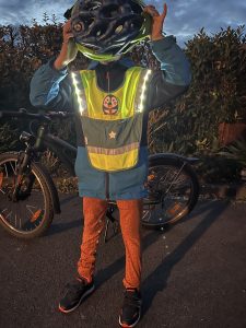 heyreflect LED Cape für Kinder - Sicherheit auf dem Fahrrad