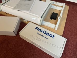 FlexiSpot SD2 im Test - elektrischer Schreibtisch für Kinder und Jugendliche - Aufbau und Montage