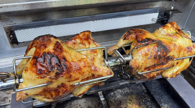 Rotisserie mit dem Vivandio Fyre X: So gelingen perfekte Grillhähnchen